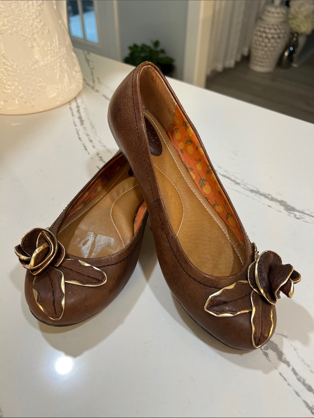 Fossil Vintage Brown Floral-Accent Ballet Flats with Gold Trim size W7